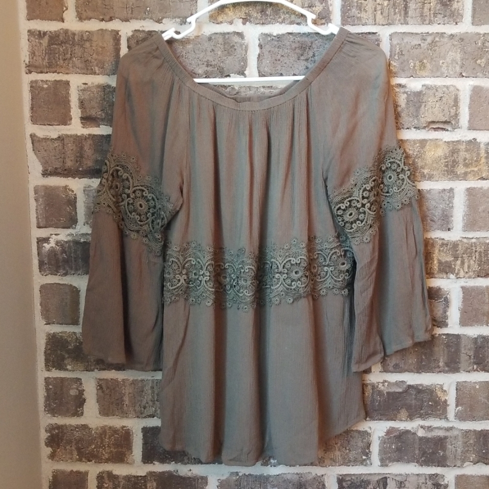 ❤Umgee OD Green Lace Top